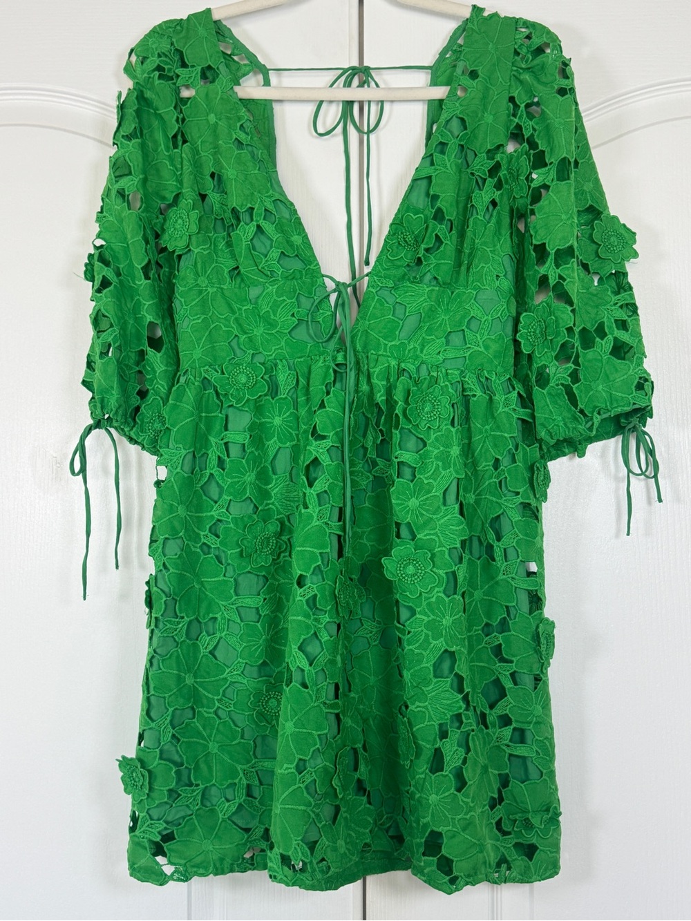 NWT Storia Paulette Floral Crochet Lace Mini Dress VICI Garden Party Size Large - Picture 5 of 13